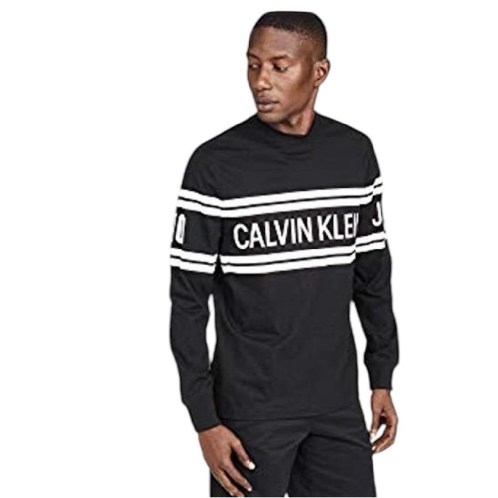 Calvin Klein Jeans Size Medium Black Long-Sleeve Pullover Shirt.